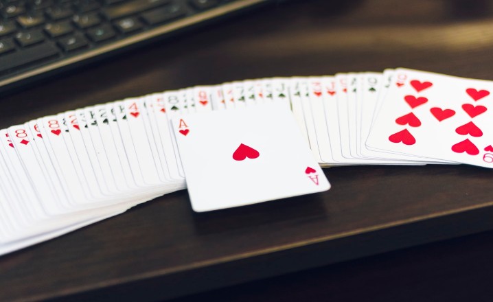 El solitario y los juegos de cartas de los casinos online