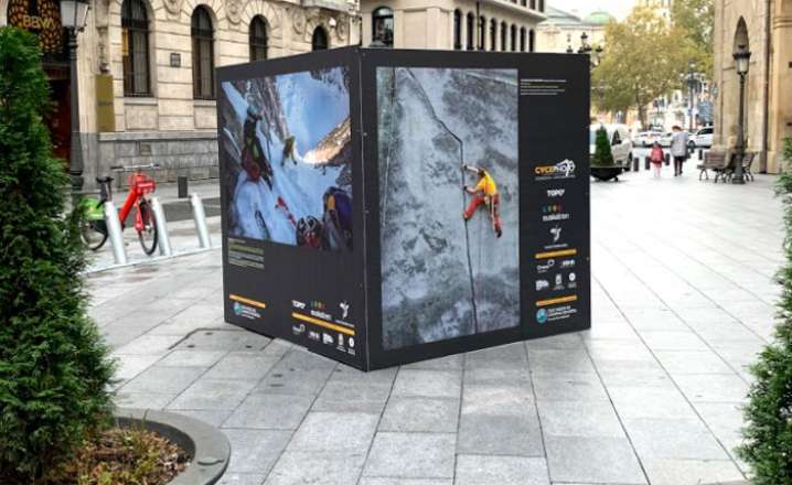 Expositor exterior de publicidad